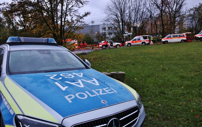 Toter aus der Rems bei Weinstadt geborgen - DLRG und Feuerwehr können Person nur noch Tot bergen - Polizei ermittelt