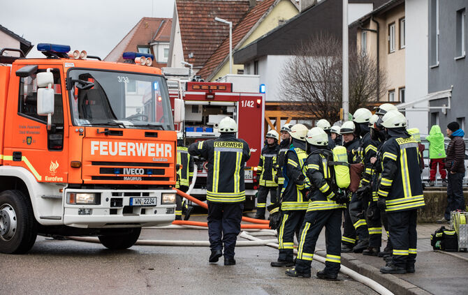 Brand in Leutenbach: Dach wird abgedeckt - Bild 32_5
