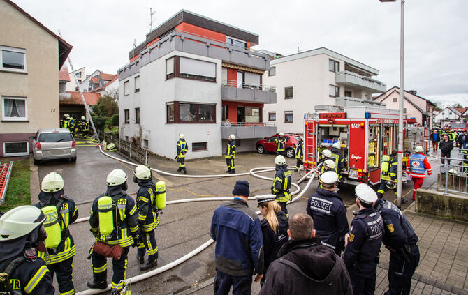 Brand in Leutenbach: Dach wird abgedeckt - Bild 31_6