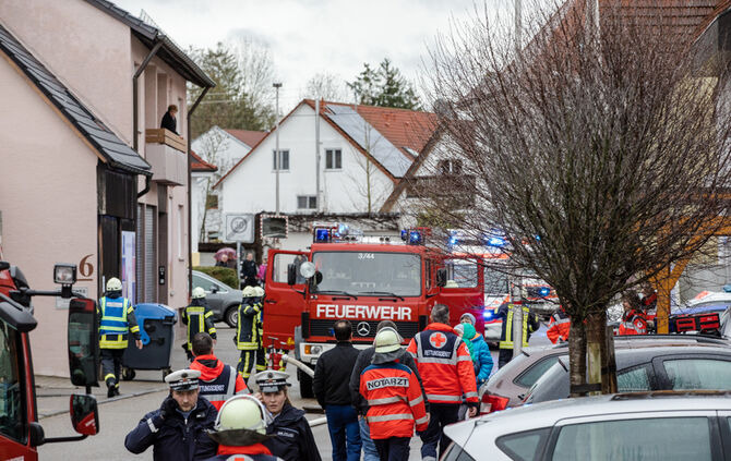 Brand in Leutenbach: Dach wird abgedeckt - Bild 30_7