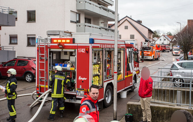 Brand in Leutenbach: Dach wird abgedeckt - Bild 29_9