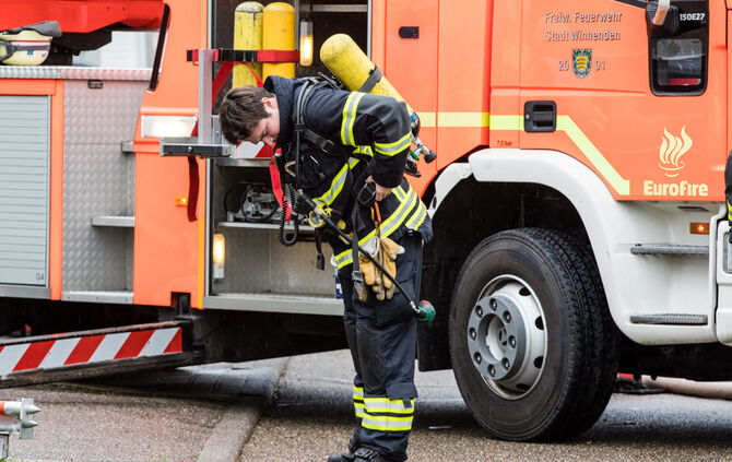 Brand in Leutenbach: Dach wird abgedeckt - Bild 24_14