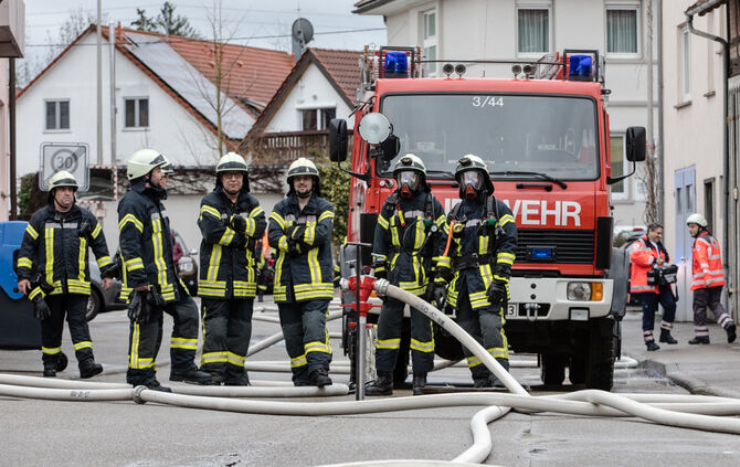 Brand in Leutenbach: Dach wird abgedeckt - Bild 21_17