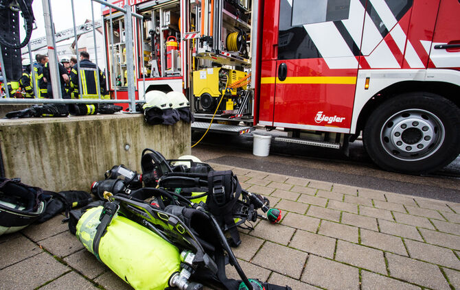 Brand in Leutenbach: Dach wird abgedeckt - Bild 20_18