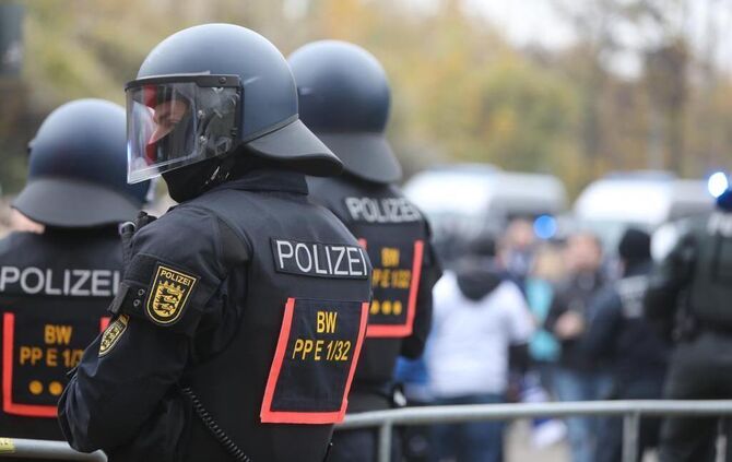 Polizei, Ultras, Fans, Polizeieinsatz
