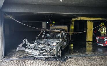 Oldtimer brennt in Stettener Tiefgarage: Angrenzende Wohnhäuser evakuiert_0
