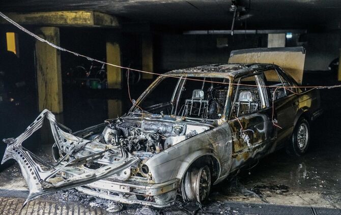 Oldtimer brennt in Stettener Tiefgarage: Angrenzende Wohnhäuser evakuiert_2