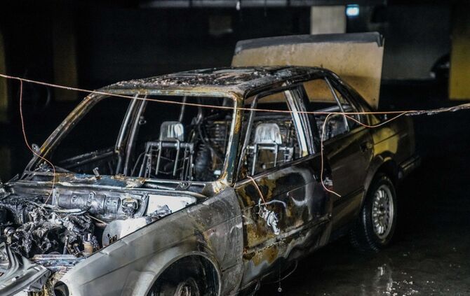 Oldtimer brennt in Stettener Tiefgarage: Angrenzende Wohnhäuser evakuiert_3