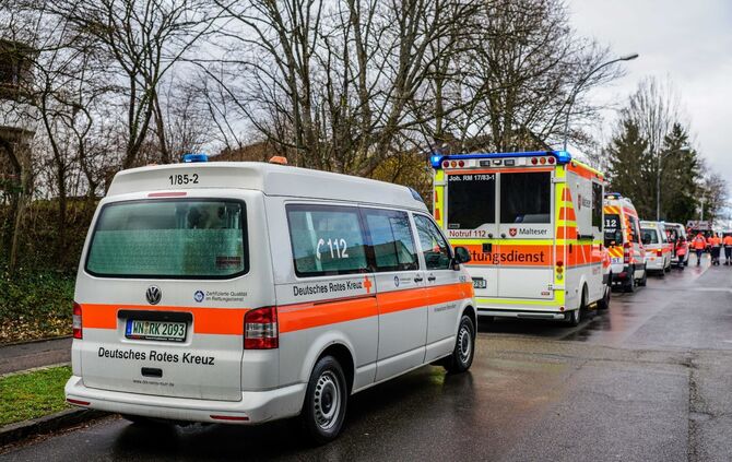Oldtimer brennt in Stettener Tiefgarage: Angrenzende Wohnhäuser evakuiert_6