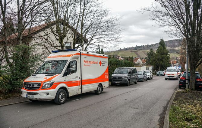 Oldtimer brennt in Stettener Tiefgarage: Angrenzende Wohnhäuser evakuiert_7