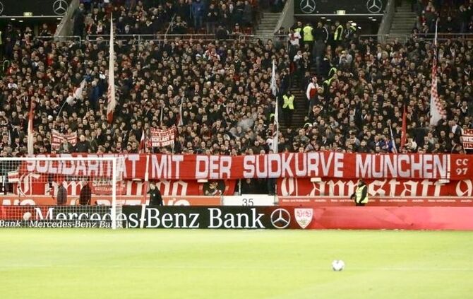 Spruchbänder der Cannstatter Kurve beim Heimspiel gegen Bielefeld._2