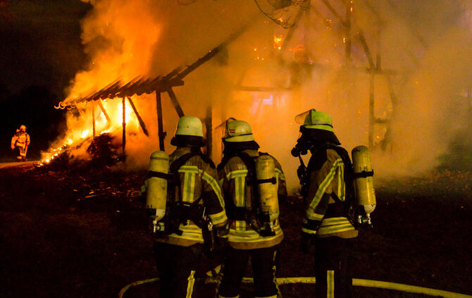 Scheune brennt lichterloh - Bild 13_11