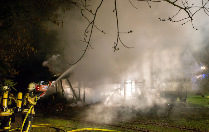 Scheune brennt lichterloh - Bild 12_12