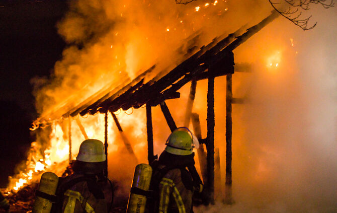 Scheune brennt lichterloh - Bild 07_17