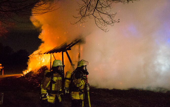 Scheune brennt lichterloh - Bild 06_18