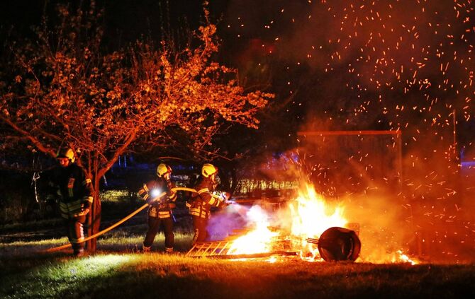 Feuerwehreinsatz: Grillfeuer nicht richtig abgelöscht_0