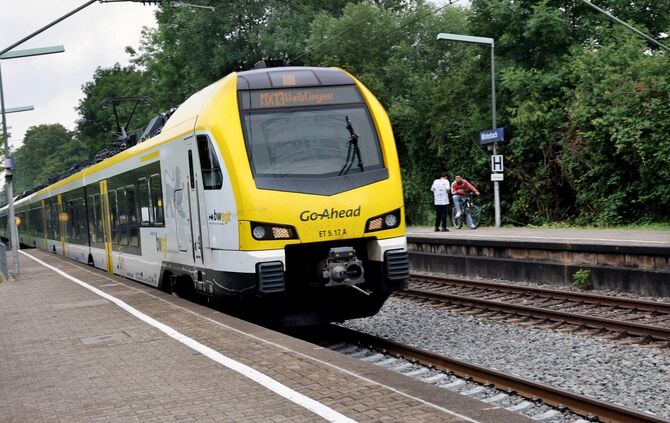 MX13 Waiblingen Go Ahead Regionalzug Regio Bahn Bahnhof Symbol Symbolfoto