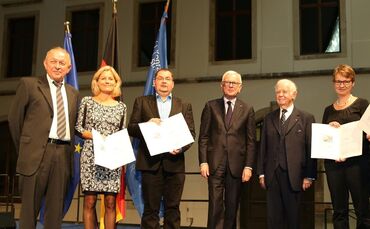 e9b378d9-b007-42d2-b141-bb1fdf3874d7.jpg_0