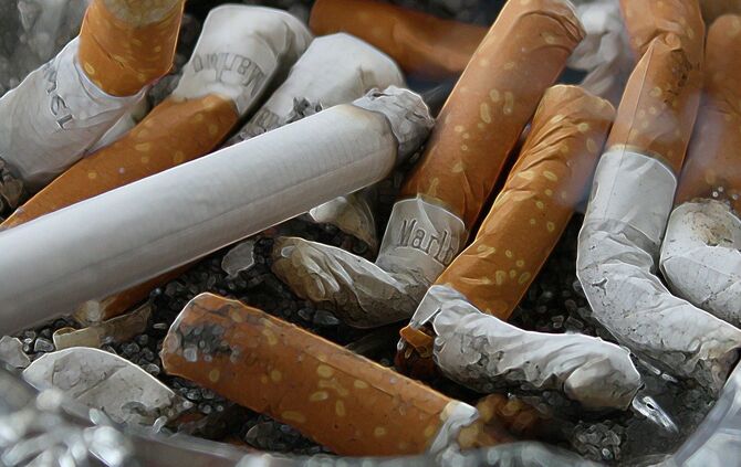 Zigaretten, Asche, Aschenbecher, Symbol_0 Symbolfoto