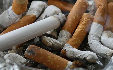 Zigaretten, Asche, Aschenbecher, Symbol_0 Symbolfoto