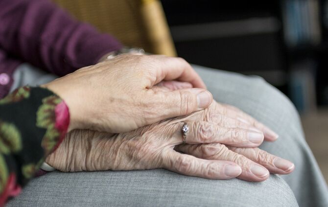 hands-2906458_1280