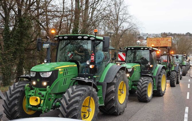 traktor traktoren bauern bauer demo landwirt landwirte b10 stuttgart talaue