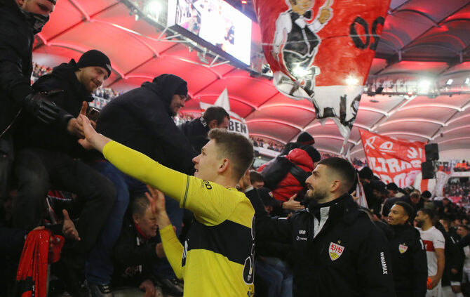 Fußball VfB Stuttgart vs. FC Augsburg