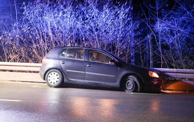 Unfall auf der B14 - Bild 01_0