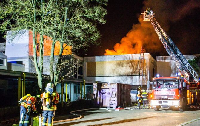 Silvester Rakete Neujahr Brand Remshalden Ernst-Heinkel-Realschule Schule Realschule_0