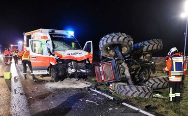 Unfall Aspach B328 Traktor Krankenwagen