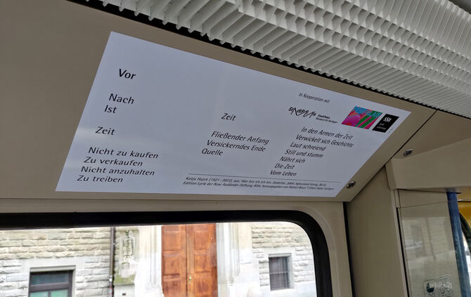 Ein Gedicht von Katja Hajek in einer Bahn.