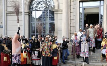 Hexensturm Schorndorf Marktplatz Diese Jahr überrascht die Stadt die Hexen, die werden 30 Jahre alt... Rathaussturm