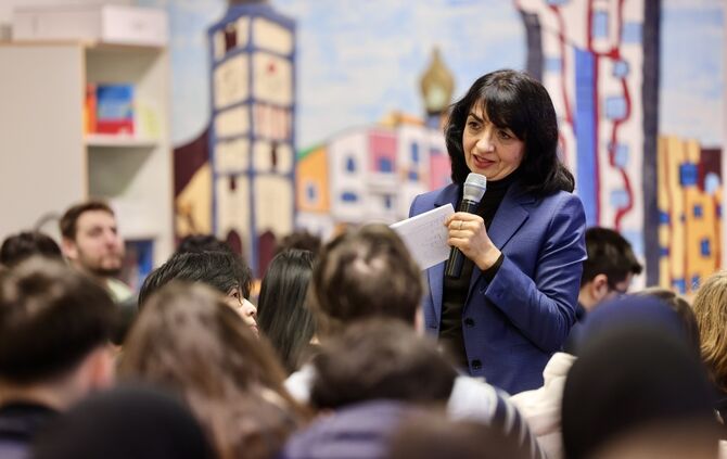 Muhterem Aras zu Besuch an der Staufer Realschule in Waiblingen