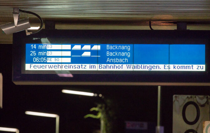 Brand an Regionalzug im Bahnhof Waiblingen - Bild 01_1