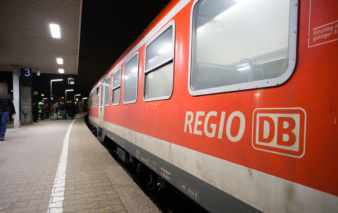 Brand an Regionalzug im Bahnhof Waiblingen - Bild 05_5