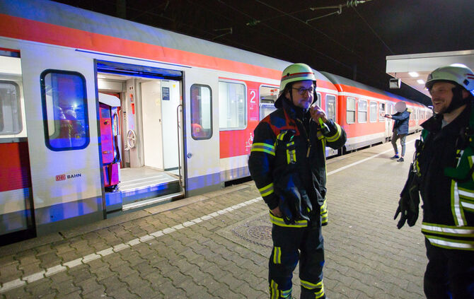 Brand an Regionalzug im Bahnhof Waiblingen - Bild 07_8