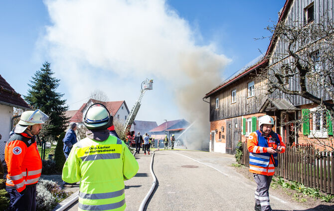 Schuppen gerät in Vollbrand - Bild 35_5