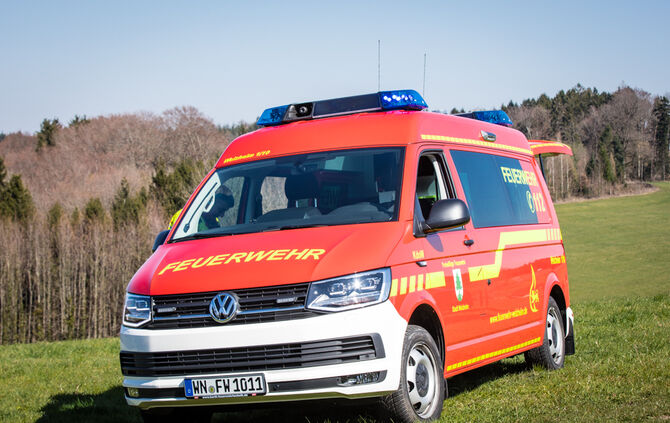 Schuppen gerät in Vollbrand - Bild 34_6