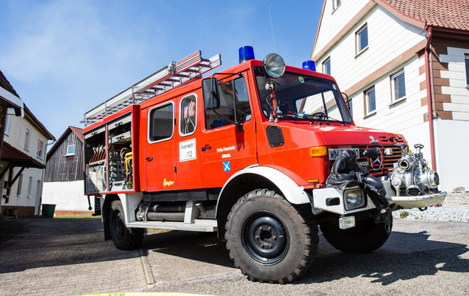 Schuppen gerät in Vollbrand - Bild 28_11
