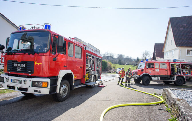Schuppen gerät in Vollbrand - Bild 27_12