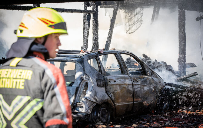 Schuppen gerät in Vollbrand - Bild 20_19