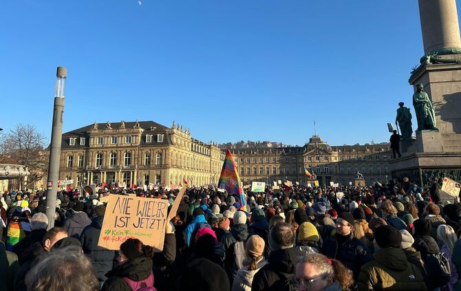 demo afd rechts rechtsextremismus demonstration protest schlossplatz stuttgart