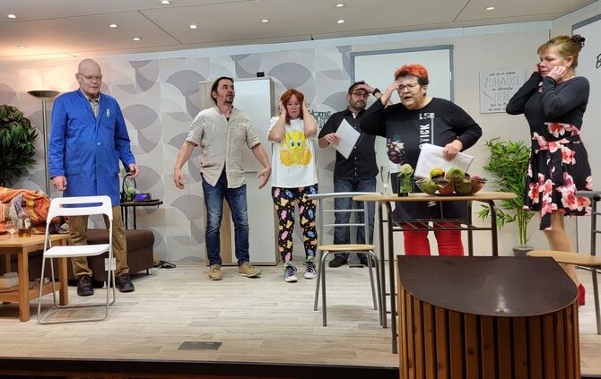 Berglesdradsch Rettersburg spielt rasante Komödie mit sieben ... Berglesdradsch Rettersburg spielt rasante Komödie mit sieben ...