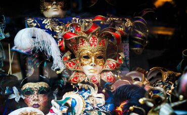 Fasching Masken Kostüm Symbolfoto.