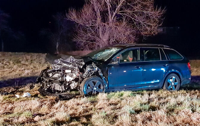 Mehrere Personen bei Frontalzusammenstoß verletzt - Bild 01_1