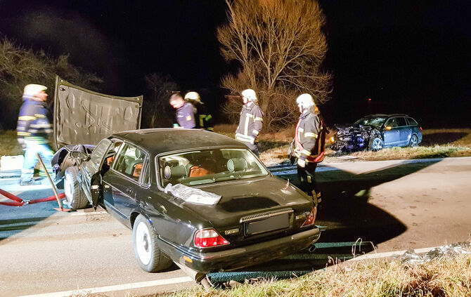 Mehrere Personen bei Frontalzusammenstoß verletzt - Bild 14_2