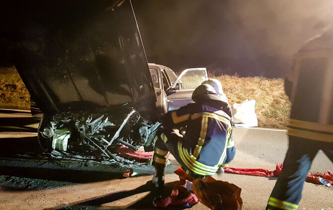 Mehrere Personen bei Frontalzusammenstoß verletzt - Bild 02_13
