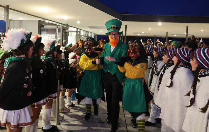 OB Wolf Fasching Rathaussturm