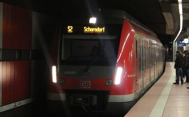 S-Bahn sbahn s bahn  Symbol Symbolbild Bahn S2 Hauptbahnhof