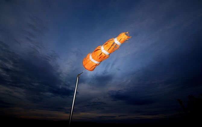 Sturm Windhose Wind Orkan Böe symbol symbolbild symbolfoto Windböen Sturmböen